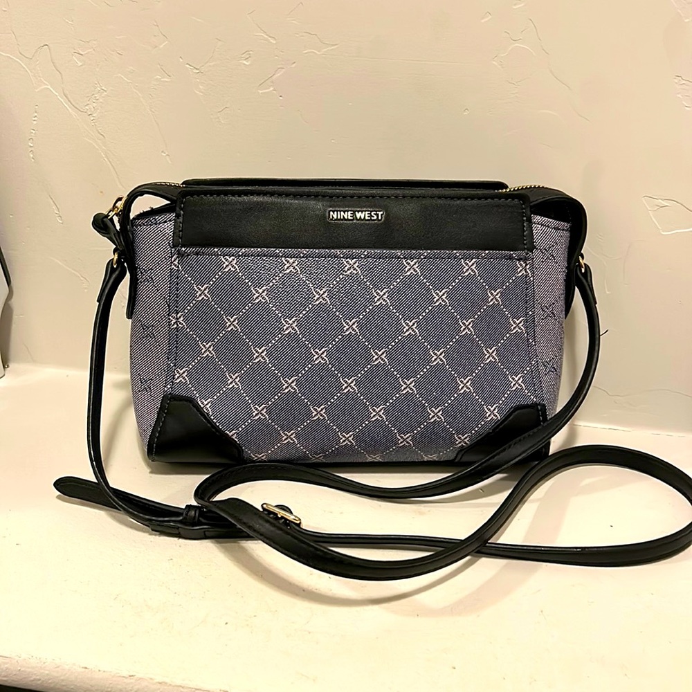Nine West crossbody handbag.  Like brand new!